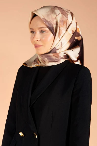 %100 Twill İpek Yaprak Desenli Bej - Hardal Renkli 90x90 Eşarp Dikim Şekli : El Dikişi - Resim 3