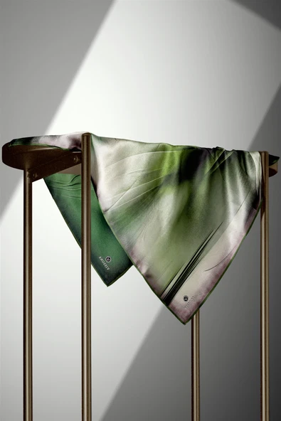 %100 Twill İpek Degrade Duman Haki Yeşili - Zümrüt Yeşili Renkli 90x90 Eşarp Dikim Şekli : El Dikişi - Resim 4