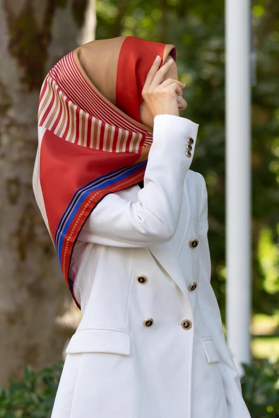 %100 Twill İpek Geometrik Desenli Kırmızı - Saks Renkli 90x90 Eşarp Dikim Şekli : El Dikişi ürün görseli