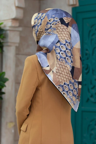 %100 Twill İpek Geometrik Desenli Gri - Sütlü Kahve Renkli 90x90 Eşarp Eşarp Kenar Dikiş Şekli El Dikişli ürün görseli
