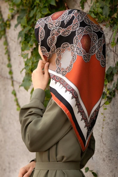 %100 Twill Türk Motifi  Desenli Bej - Taba Renkli 90x90 Eşarp Dikim Şekli: El Dikişi ürün görseli