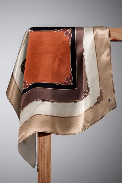 %100 Twill İpek Puantiyeli ve Geometrik Desenli Bej - Taba Renkli 90x90 Eşarp Dikim Şekli : El Dikişi - Resim 4
