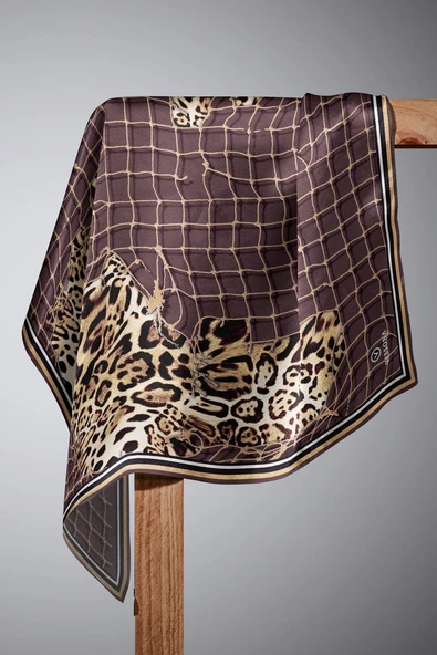 %100 Twill İpek Leopar Desenli Sütlükahverengi Renkli 90x90 Eşarp Dikim Şekli : El Dikişi - Resim 6