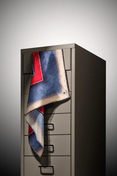 %100 Twill İpek Dokulu Geometrik Desenli Bordo - İndigo Renkli 90x90 Eşarp Dikim Şekli : El Dikişi - Resim 4