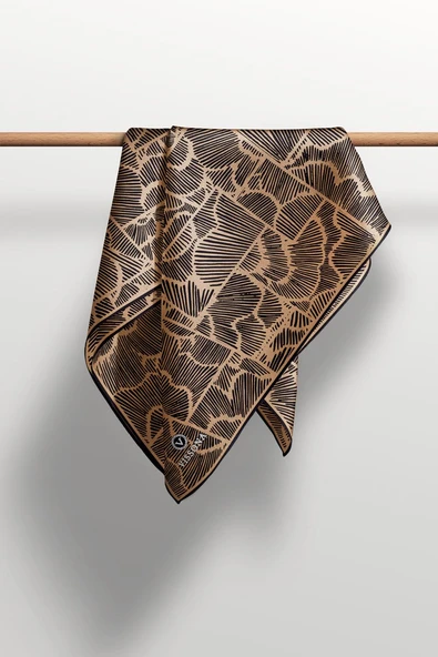 %100 Twill İpek Geometrik Desenli Gold - Siyah Renkli 90x90 Eşarp Dikim Şekli : El Dikişi - Resim 6