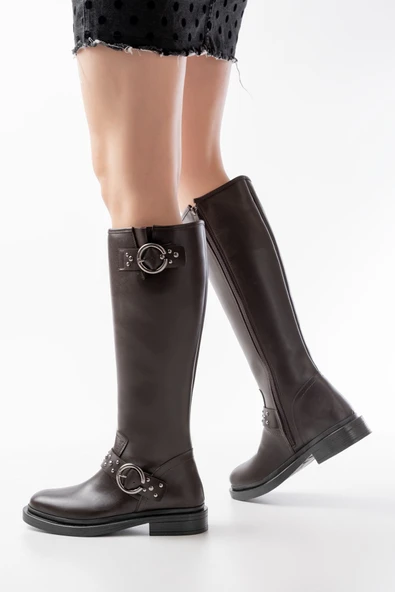 2024-3004 Kahverengi Toka Aksesuarlı Lastikli Fermuarlı Günlük Kadın Çizme ürün görseli 1