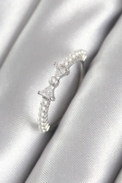 Pirinç Gümüş Renk Zirkon Taşlı Kurdele Model İnci Detay Kadın Yüzük - TJ-BYK3060 ürün görseli