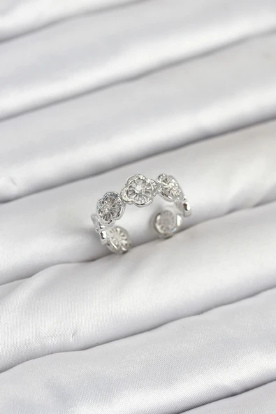 Pirinç Gümüş Renk Yonca Model Kadın Yüzük - TJ-BYK3895 ürün görseli