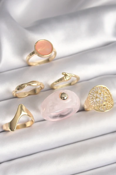 Pirinç Gold Renk Pembe Plastik Yüzük Model Daire Pembe Mine Yılan Detay 6'Lı Kadın Yüzük Seti - TJ-BYK3613 ürün görseli
