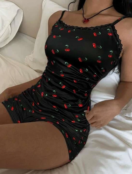 MDB MdbShop Siyah Üstüne Kiraz Desenli Dantel İşlemeli Askılı Şortlu Pijama Takımı - Resim 2