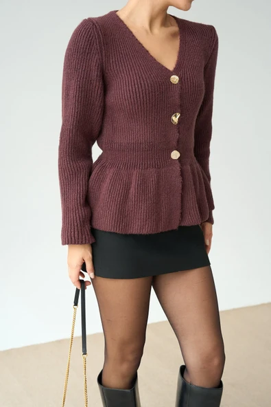 Örgü Peplum Hırka Altın Düğme Detayı ürün görseli