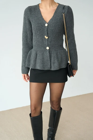 Örgü Peplum Hırka Altın Düğme Detayı - Resim 8