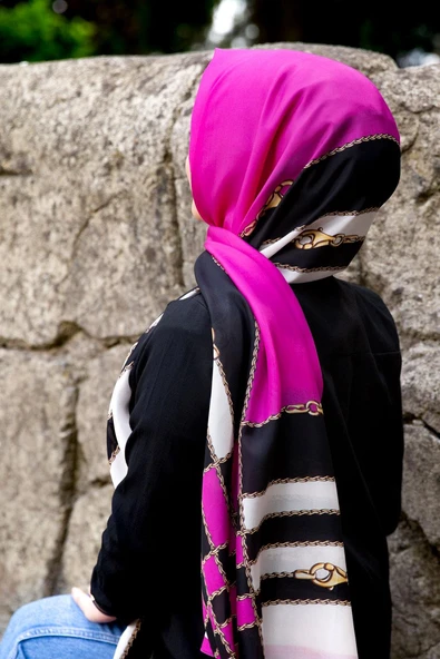 %100 İpek Geometrik Desenli Siyah - Fuşya Renkli 92x210 Şal ürün görseli 1