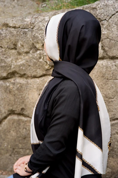 %100 İpek Geometrik Desenli Siyah - Krem Renkli 92x210 Şal - Resim 2