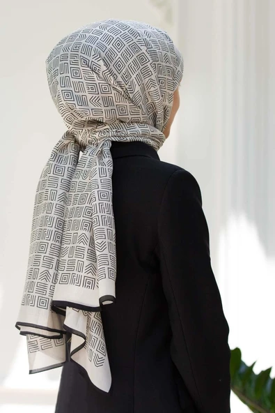 % 100 İPEK ETNİK DESENLİ KREM - SİYAH RENKLİ ŞAL ürün görseli