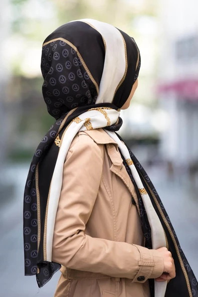 100% İPEK GEOMETRİK DESENLİ BEYAZ - SİYAH RENKLİ ŞAL ürün görseli