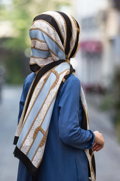 100% İPEK KEMER DESENLİ BUZ MAVİSİ - SİYAH RENKLİ ŞAL ürün görseli