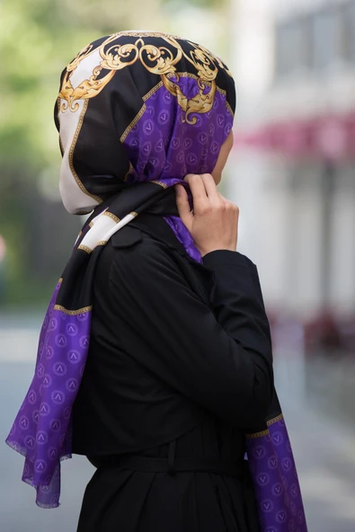 %100 İpek Monogram Ve Varak Desenli Mor - Gold Renkli 92x210 Şal - Resim 2