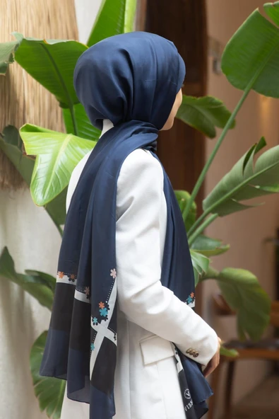 %100 İpek Çiçek Desenli Lacivert Renkli 92x210 Şal ürün görseli 1