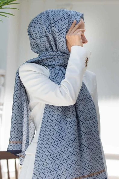 %100 İPEK ZİNCİR DESENLİ İNDİGO - LACİVERT RENKLİ ŞAL ürün görseli 1