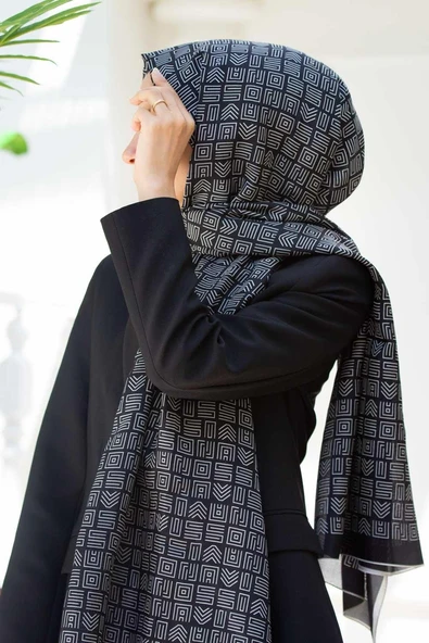 % 100 İPEK ETNİK DESENLİ SİYAH - KREM RENKLİ ŞAL ürün görseli