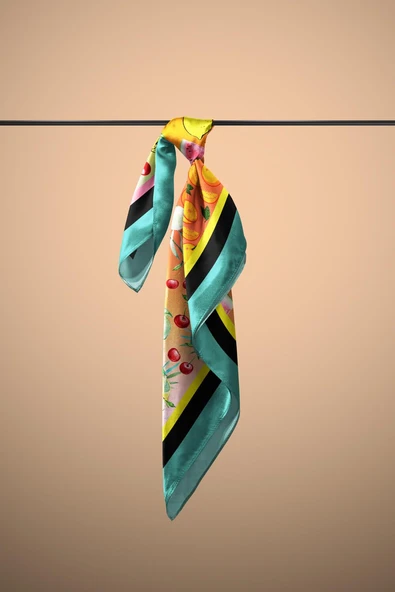 G59 Kadın Kırmızı Fruits Desenli 50x50 Bandana DG01456-22 - Resim 4