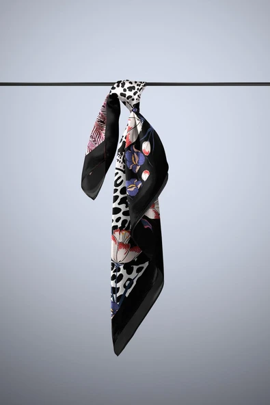 Kadın Kırmızı Kaplan Desenli 50x50 Bandana - Resim 5