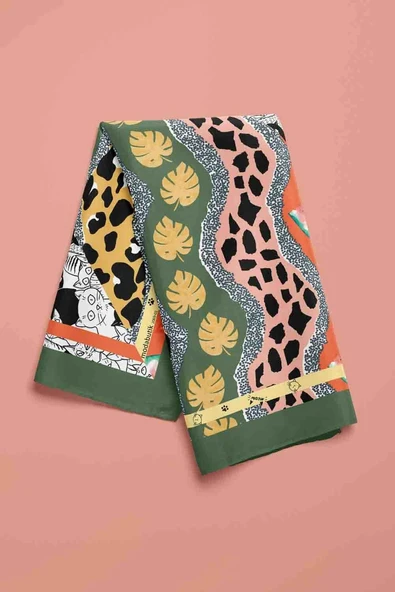 D1 Beyaz Siyah Köpek Bandanası Figür Desenli Premium Özel Üretim 45x45 DG2069 - Resim 3