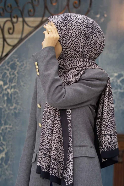LÜKS MEDİNE İPEĞİ LEOPAR DESENLİ VİZON RENKLİ 75X195 KIRIŞMAZ ŞAL MOSS KREP DİKİŞ TİPİ İTALYAN DİKİŞLİ ürün görseli