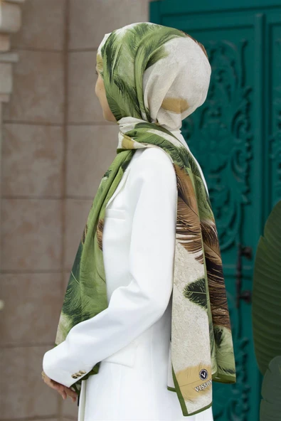 LÜKS MEDİNE İPEĞİ YAPRAK DESENLİ HAKİ YEŞİLİ RENKLİ 75X195 KIRIŞMAZ ŞAL MOSS KREP DİKİŞ TİPİ İTALYAN DİKİŞLİ ürün görseli