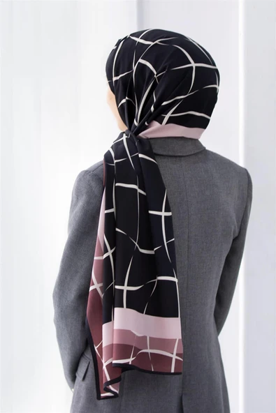 LÜKS MEDİNE İPEĞİ ÇİZGİLİ DESENLİ PUDRA RENKLİ 75X195 KIRIŞMAZ ŞAL MOSS KREP DİKİŞ TİPİ İTALYAN DİKİŞLİ ürün görseli