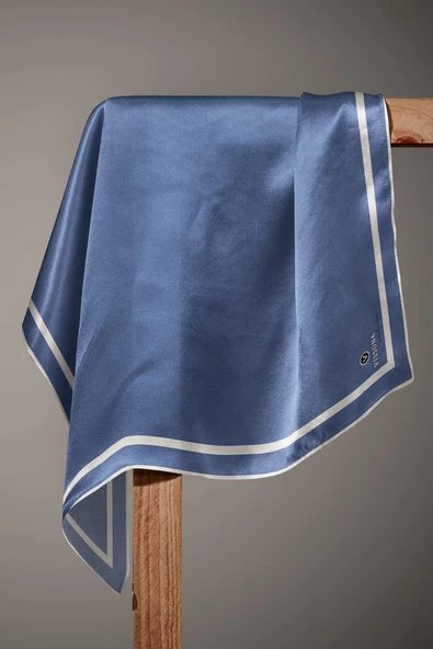 100% Twill İpek Düz Renk Bordür Desenli İndigo - Krem Renkli Daha Tok Exclusive Serisi 90x90 Dikim Şekli : El Dikişi Eşarp - Resim 4