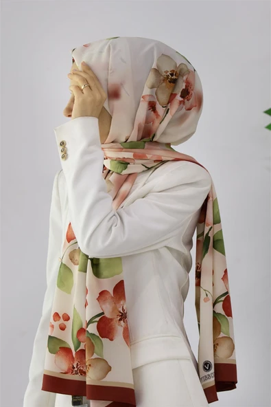 LÜKS MEDİNE İPEĞİ ÇİÇEK DESENLİ BORDO RENKLİ 75X195 KIRIŞMAZ ŞAL MOSS KREP DİKİŞ TİPİ İTALYAN DİKİŞLİ ürün görseli