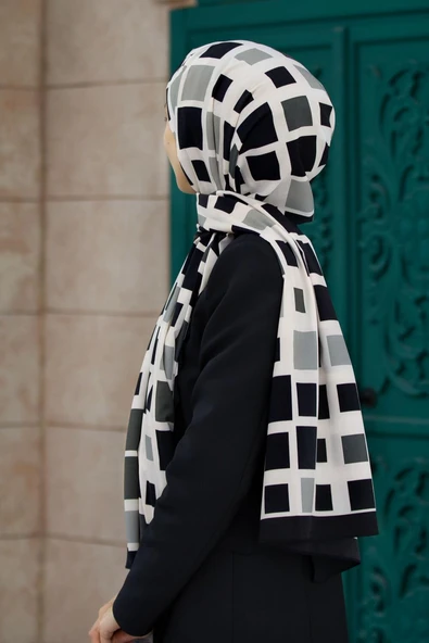 LÜKS MEDİNE İPEĞİ KARE DESENLİ SİYAH RENKLİ 75X195 KIRIŞMAZ ŞAL MOSS KREP DİKİŞ TİPİ İTALYAN DİKİŞLİ ürün görseli