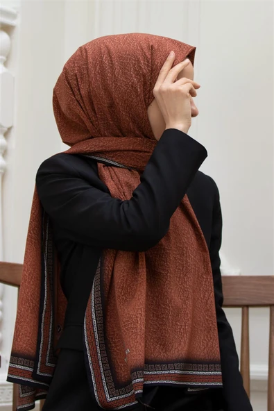 LÜKS MEDİNE İPEĞİ  DESENLİ TABA  RENKLİ 75X195 KIRIŞMAZ ŞAL MOSS KREP DİKİŞ TİPİ İTALYAN DİKİŞLİ ürün görseli