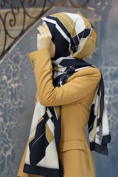 LÜKS MEDİNE İPEĞİ GEOMETRİK DESENLİ HARDAL RENKLİ 75X195 KIRIŞMAZ ŞAL MOSS KREP DİKİŞ TİPİ İTALYAN DİKİŞLİ ürün görseli