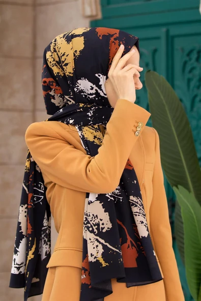 LÜKS MEDİNE İPEĞİ SONBAHAR YAPRAKLARI DESENLİ TABA RENKLİ 75X195 KIRIŞMAZ ŞAL MOSS KREP DİKİŞ TİPİ İTALYAN DİKİŞLİ ürün görseli 1