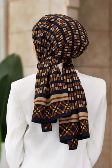 LÜKS MEDİNE İPEĞİ KARE DESENLİ TABA RENKLİ 75X195 KIRIŞMAZ ŞAL MOSS KREP DİKİŞ TİPİ İTALYAN DİKİŞLİ ürün görseli