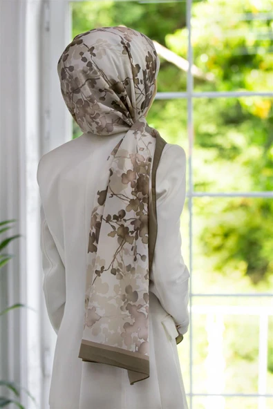 LÜKS MEDİNE İPEĞİ ÇİÇEK DESENLİ BEJ RENKLİ 75X195 KIRIŞMAZ ŞAL MOSS KREP DİKİŞ TİPİ İTALYAN DİKİŞLİ ürün görseli 1