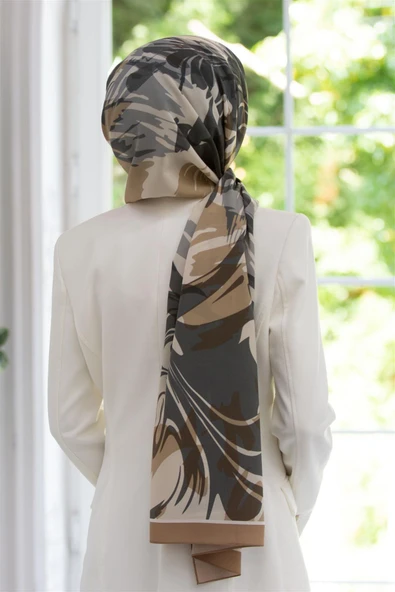 LÜKS MEDİNE İPEĞİ GEOMETRİK DESENLİ BEJ RENKLİ 75X195 KIRIŞMAZ ŞAL MOSS KREP DİKİŞ TİPİ İTALYAN DİKİŞLİ ürün görseli