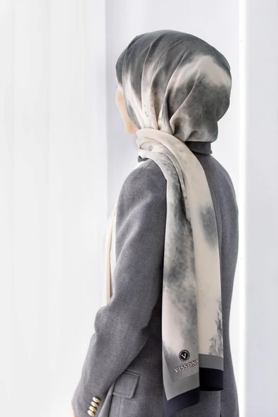 LÜKS MEDİNE BATİK DESENLİ SİYAH RENKLİ 75X195 KIRIŞMAZ ŞAL MOSS KREP DİKİŞ TİPİ İTALYAN DİKİŞLİ ürün görseli