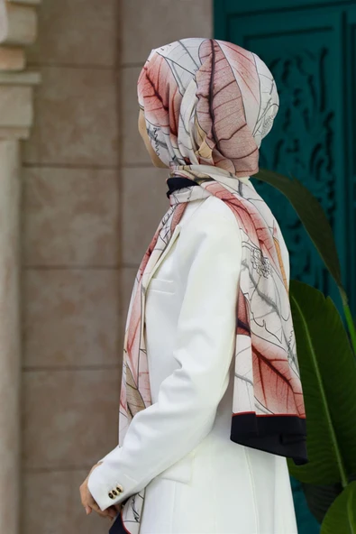 LÜKS MEDİNE İPEĞİ YAPRAK DESENLİ KIRMIZI RENKLİ 75X195 KIRIŞMAZ ŞAL MOSS KREP DİKİŞ TİPİ İTALYAN DİKİŞLİ ürün görseli