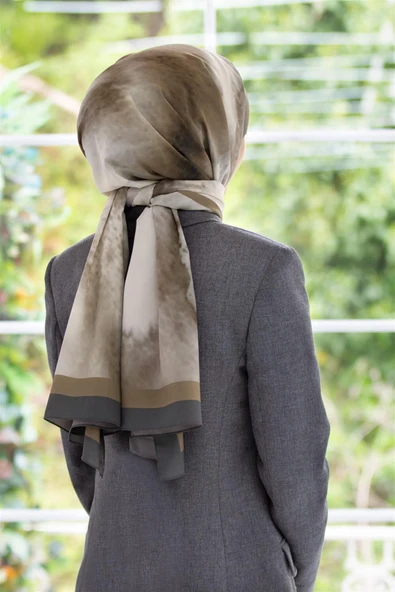 LÜKS MEDİNE BATİK DESENLİ GRİ RENKLİ 75X195 KIRIŞMAZ ŞAL MOSS KREP DİKİŞ TİPİ İTALYAN DİKİŞLİ ürün görseli