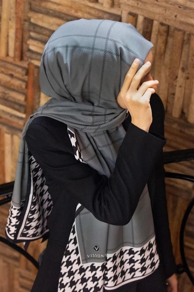 LÜKS MEDİNE İPEĞİ KAZAYAĞI DESENLİ GRİ - SİYAH RENKLİ 75X195 KIRIŞMAZ ŞAL MOSS KREP DİKİŞ TİPİ İTALYAN DİKİŞLİ ürün görseli 1