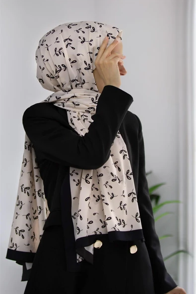 LÜKS MEDİNE YAPRAK DESENLİ KREM RENKLİ 75X195 KIRIŞMAZ ŞAL MOSS KREP DİKİŞ TİPİ İTALYAN DİKİŞLİ ürün görseli