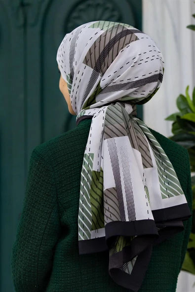 LÜKS MEDİNE İPEĞİ ÇİZGİLİ DESENLİ KREM - HAKİ YEŞİL RENKLİ 75X195 KIRIŞMAZ ŞAL MOSS KREP DİKİŞ TİPİ İTALYAN DİKİŞLİ ürün görseli