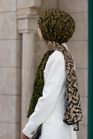 LÜKS MEDİNE İPEĞİ DEGRADELİ ÇİZGİ DESENLİ HAKİ RENKLİ 75X195 KIRIŞMAZ ŞAL MOSS KREP DİKİŞ TİPİ İTALYAN DİKİŞLİ ürün görseli