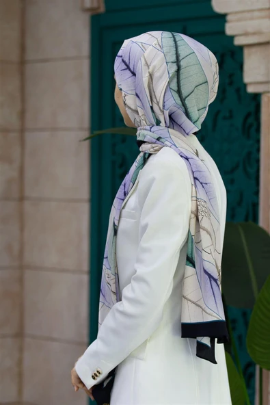 LÜKS MEDİNE İPEĞİ YAPRAK DESENLİ PETROL YEŞİLİ RENKLİ 75X195 KIRIŞMAZ ŞAL MOSS KREP DİKİŞ TİPİ İTALYAN DİKİŞLİ ürün görseli 1