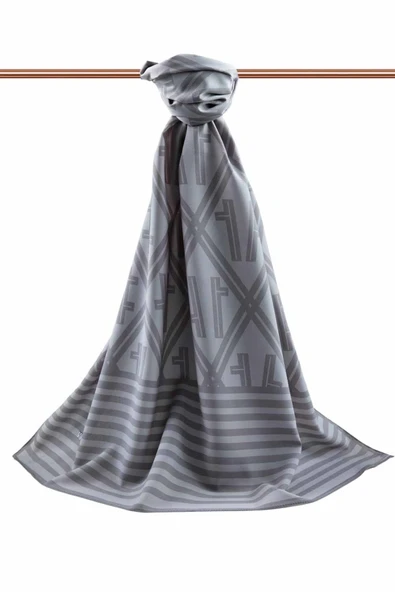 LÜKS MEDİNE MONOGRAM DESENLİ GRİ RENKLİ 75X195 KIRIŞMAZ ŞAL MOSS KREP DİKİŞ TİPİ İTALYAN DİKİŞLİ - Resim 2