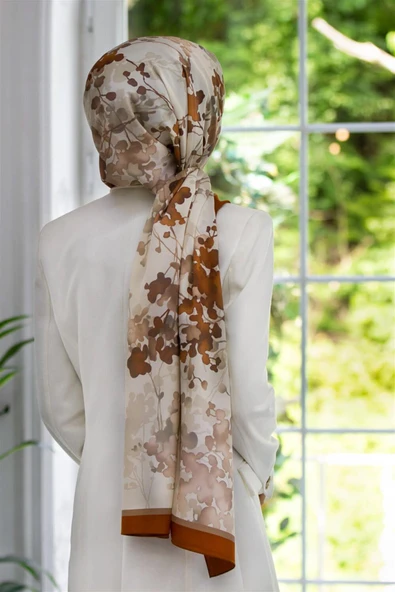 LÜKS MEDİNE İPEĞİ ÇİÇEK DESENLİ TABA RENKLİ 75X195 KIRIŞMAZ ŞAL MOSS KREP DİKİŞ TİPİ İTALYAN DİKİŞLİ ürün görseli 1